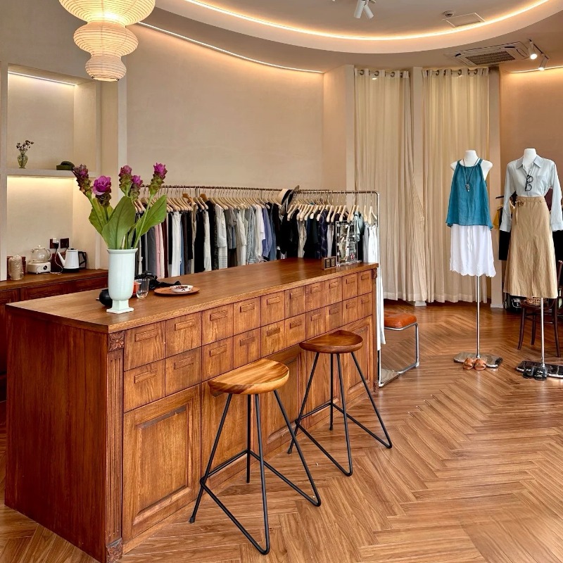 Magasin de vêtements, comptoir - Office Furniture Second Hand avis et prix