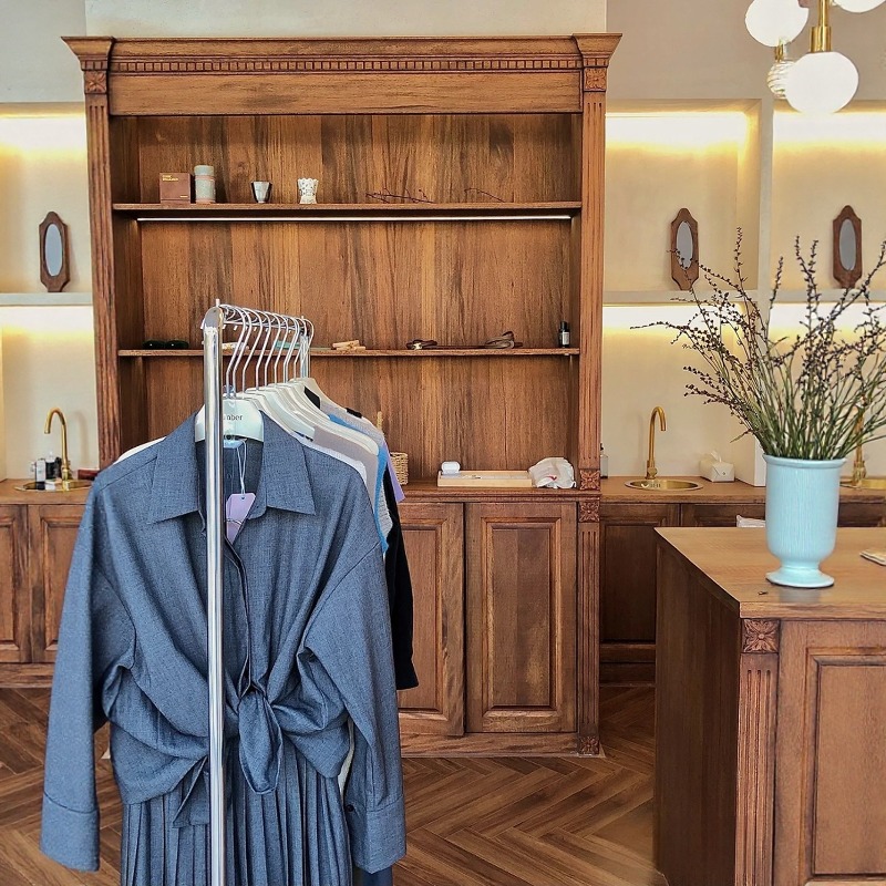 Magasin de vêtements, comptoir - Office Furniture Second Hand avis et prix