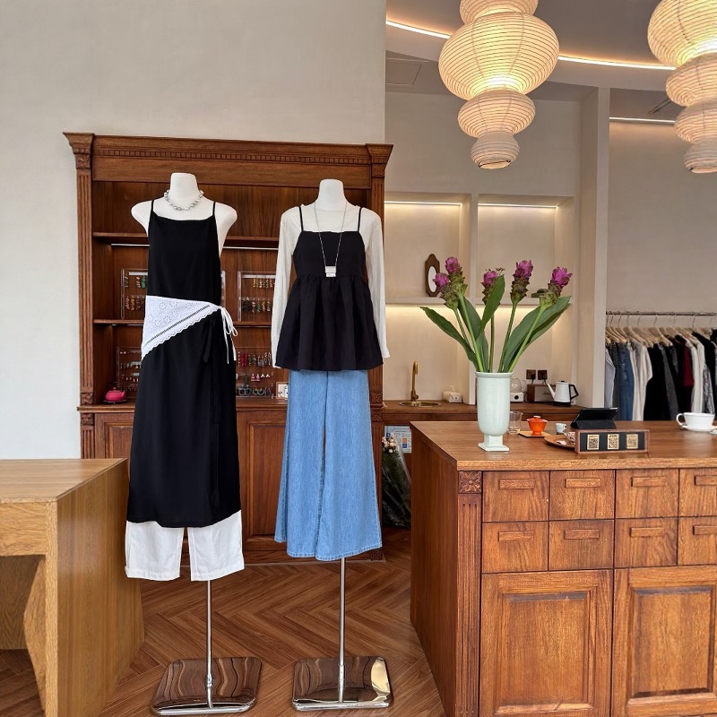 Magasin de vêtements, comptoir - Office Furniture Second Hand avis et prix